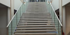 階段ガラス手摺