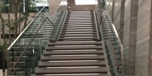 内部階段ガラス手摺