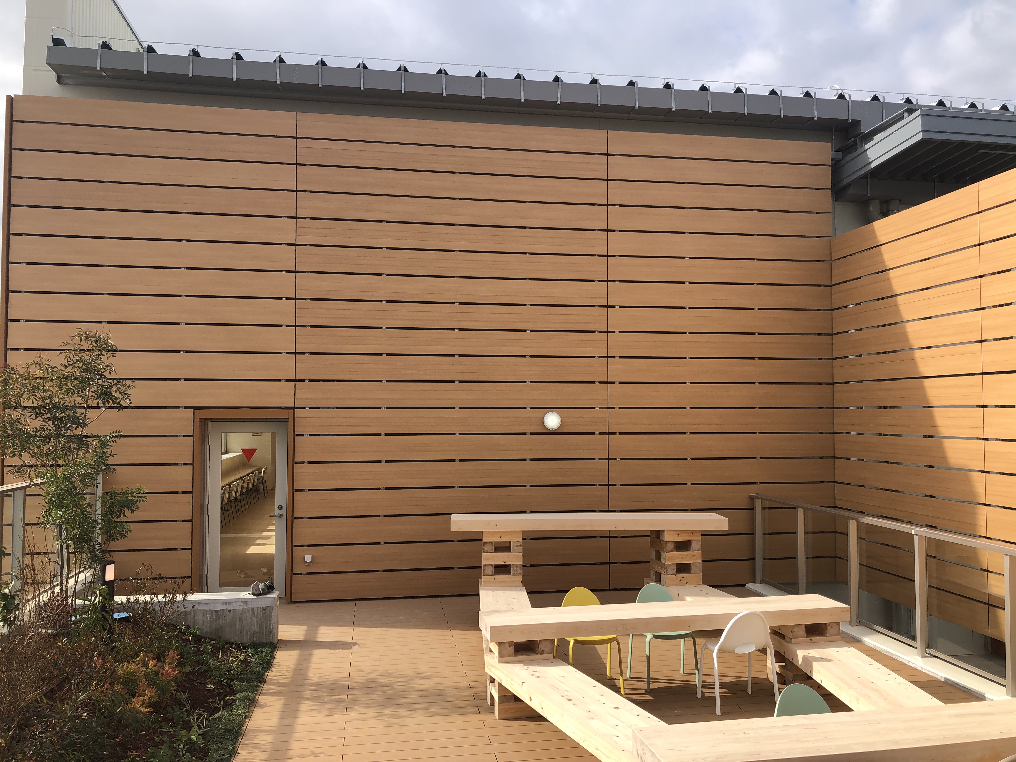 屋上テラス壁面アルミルーバー